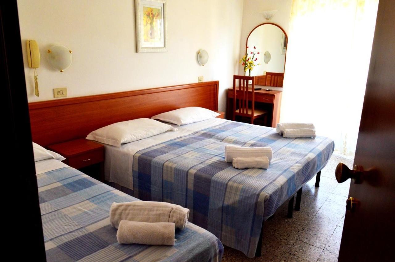 Hotel Cirene Rimini Exterior foto