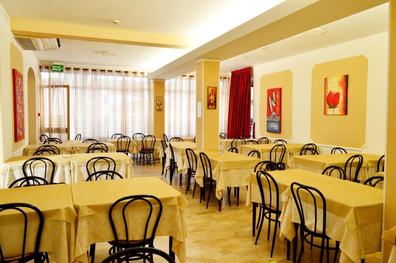Hotel Cirene Rimini Exterior foto