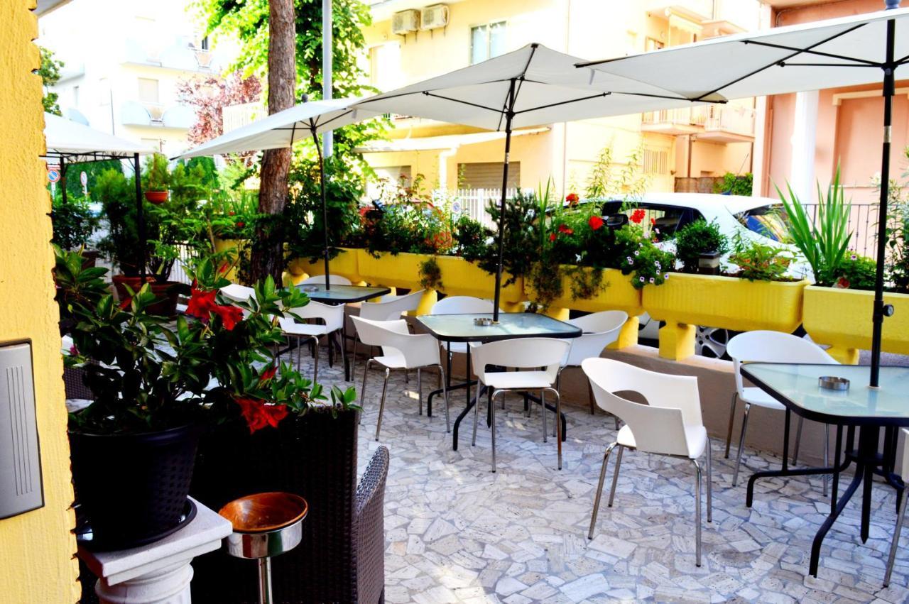 Hotel Cirene Rimini Exterior foto