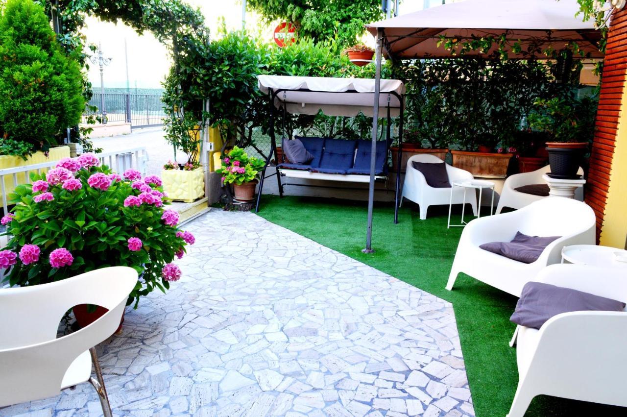 Hotel Cirene Rimini Exterior foto