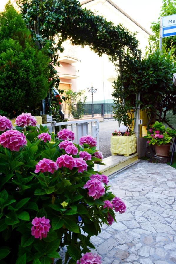 Hotel Cirene Rimini Exterior foto